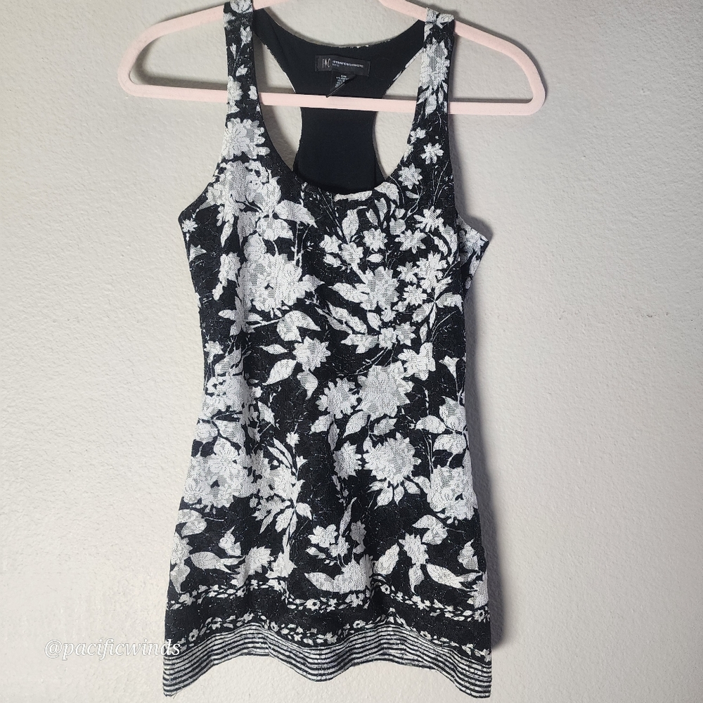 LACE OVERLAY INC INTERNATIONAL TOP WITH SPARKLE THREAD ACCENT SIZE XS